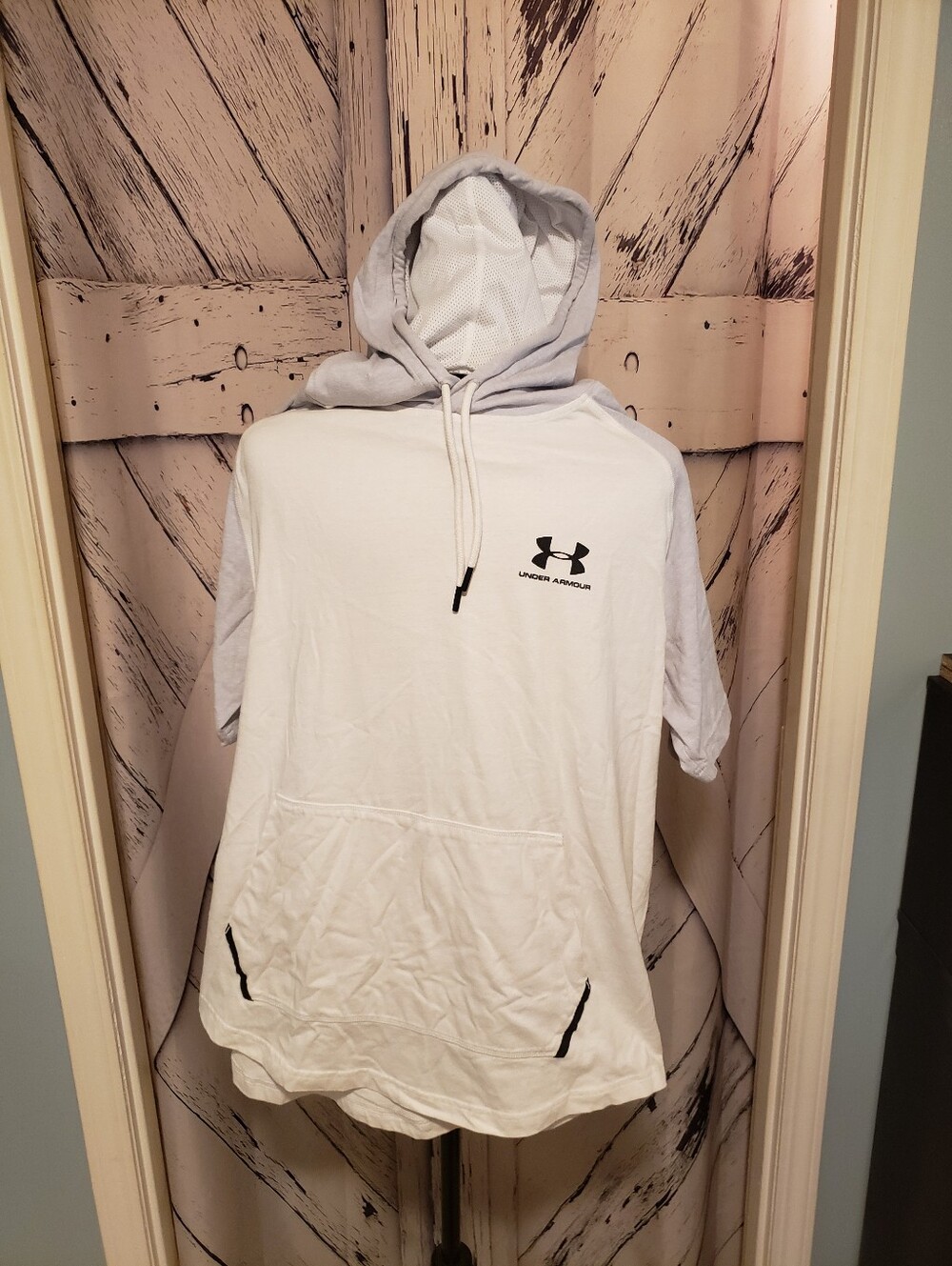 Under Armour Men’s White Hooded Short-Sleeve Pullover